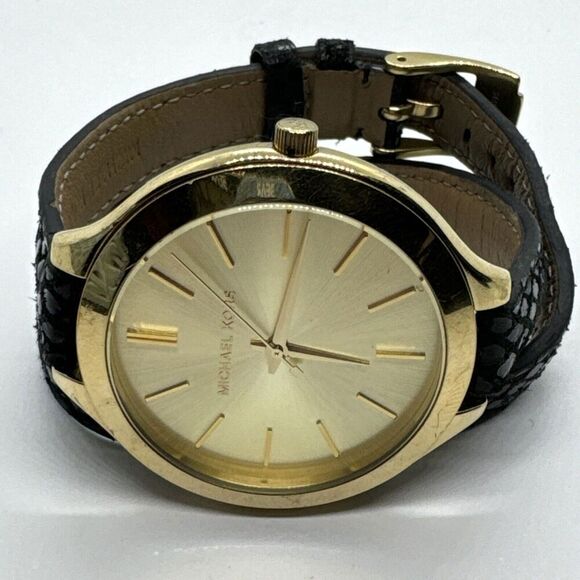 Michael Kors Runway MK2315 Women\'s Black Leather Analog Dial Quartz Watch AEA272